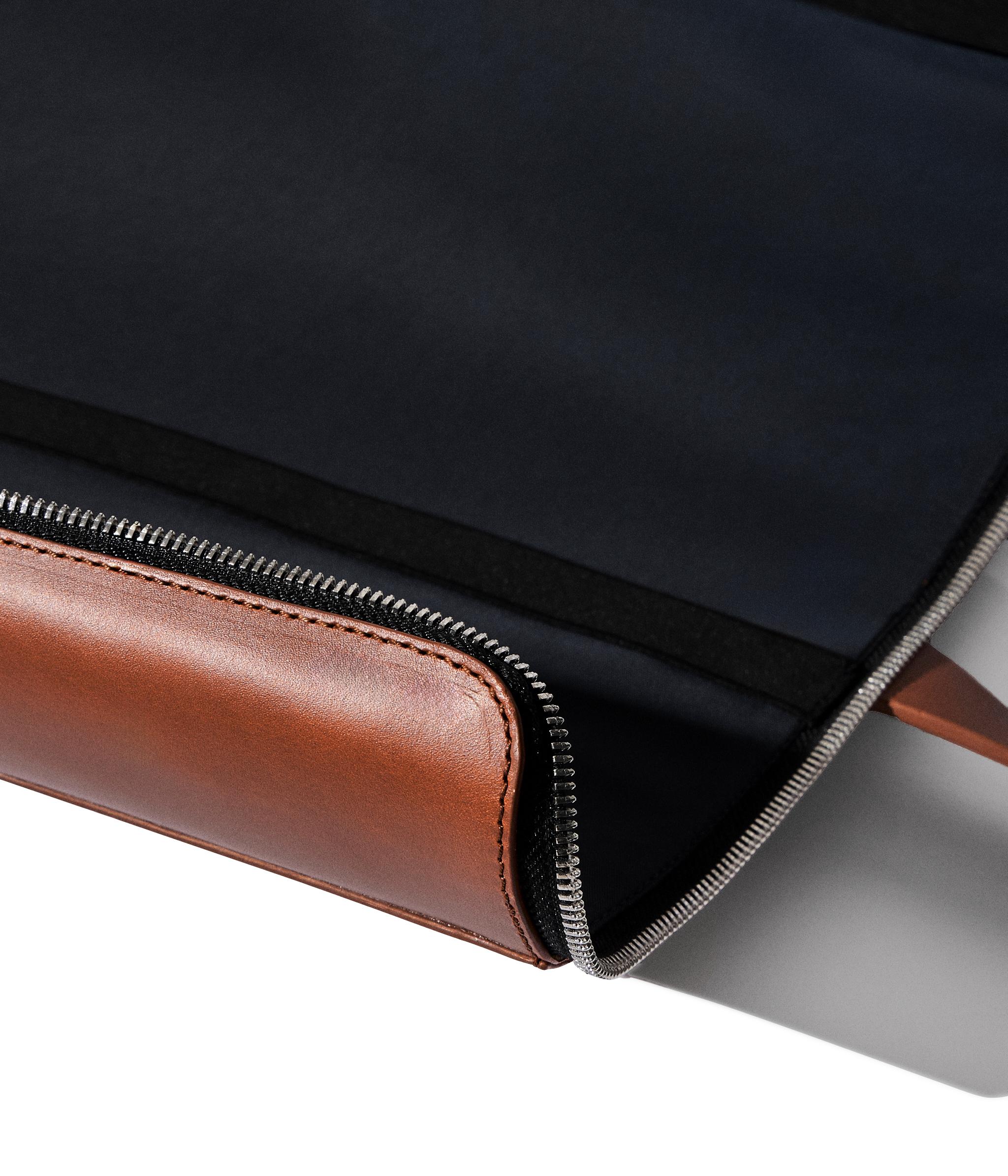 NORMAN FOSTER TRIO SET FOR TRAVEL